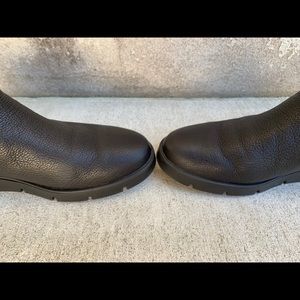 ecco bella low zip bootie